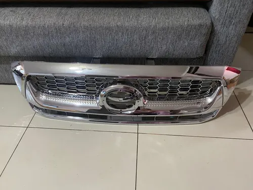 Máscara cromada Toyota Hilux Vigo 2012-2016 vista 3
